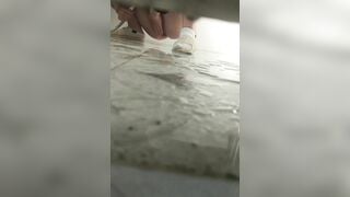 Sex Quay Lén Gái Việt Rửa Lồn Sau Khi Đái Trong Nhà Vệ Sinh