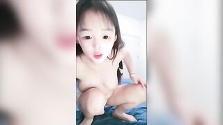 Bé teen vừa mới lớn đã nứng lồn thủ dâm