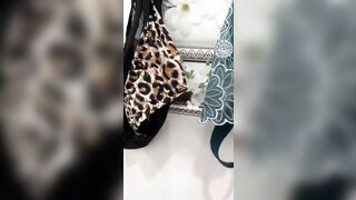 Quần lót dinh nước lồn
