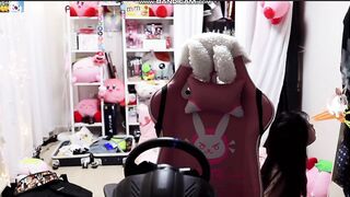 Vụ quên tắt live mấy hôm trước cho fan rửa mắt