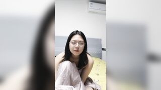 Đang thủ dâm cho ny xem thì mẹ vào và cái kết tung loz