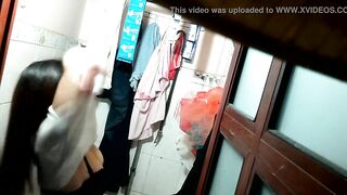 Quay lén em gái đi học về