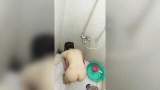 Thằng em rể nhân lúc chị dâu đi tắm liền quay lén