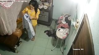 quyay lén  con em họ loli cấp 2 thay đồ ngủ