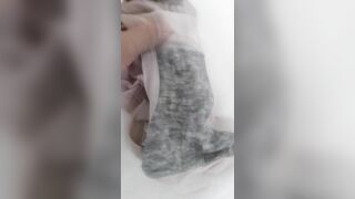 Quần lót dính khí hư gái xinh