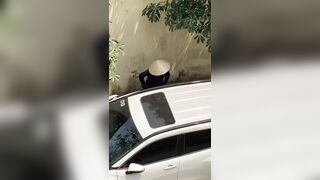 Quay lén đái bậy