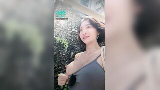 Rosababy Vip vạch vú nhờ chụp ảnh nơi công cộng 😊😊😘