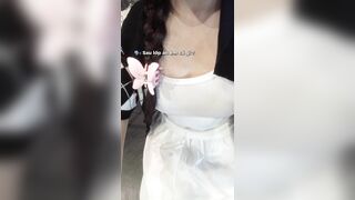 Sau lớp áo em có gì