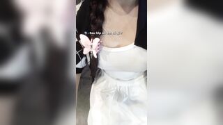 Sau lớp áo em có gì