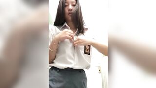 Em vy 2008 thủ dâm trong nhà wc trường rên to quá