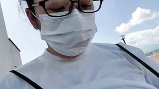 Bộ ngực to cực đẹp của một người phụ nữ đã kết hôn