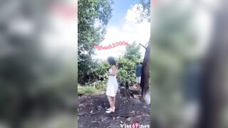 Dâm nữ thủ dâm trước mặt bác bán vé số cực dâm