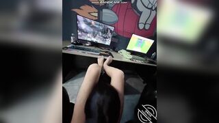 đang dở trận mà anh bắt bú cu nên phải afk