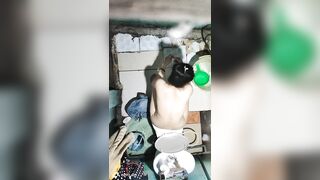 quay lén me tắm