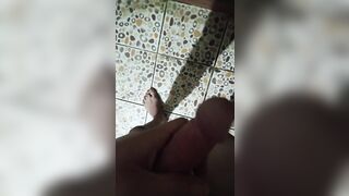 Chị em nào muốn bú không