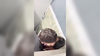 cặp đôi đg hóng trên fb nè:))