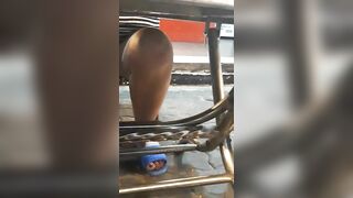 Đi ăn không mặc quần lót
