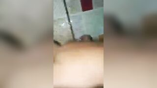 Em gái nứng lộn lén thủ dâm trong nhà tắm