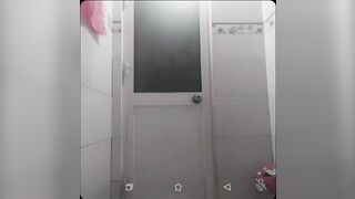 Gạ mãi mới chịu moc cho xem