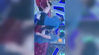 Úp sọt quán karaoke