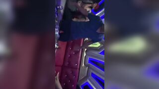 Úp sọt quán karaoke