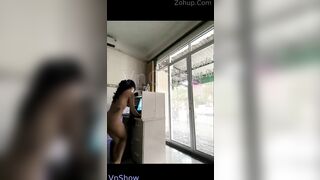 Độc lạ tiệm tóc , em livestream show lồn vú cho hàng xóm xem