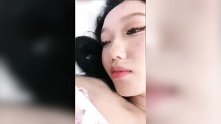 Em Gái Thủ Dâm Trong Phòng Rên To Quá Làm Anh Trai Nghe Thấy