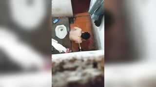 quay lén em hàng xóm đi tắm vú non mới nhú