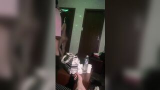 Thác loạn - Nhóm bạn rủ nhau đến Nhà nghỉ Địt Nhau tập thể