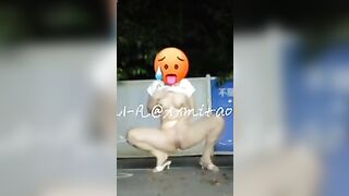 Em đang thủ dâm ngoài công viên thì bị phát hiện