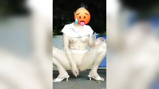 Em đang thủ dâm ngoài công viên thì bị phát hiện