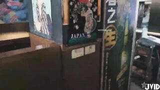 Full clip Gạ em sinh viên vào quán ăn địt nhau ngay tại trong quán