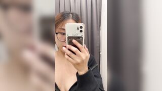 em gái chọn đồ quay vì gửi ny