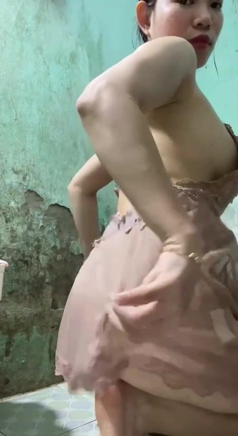 Bà chị dâm thoả thân