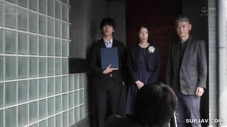 Mẹ trẻ có mối quan hệ với bạn con trai
