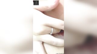 Chồng đi công tác xa... vợ ở nhà n*ng lon quá nên gửi clip móc cho chồng xem (Part 1)