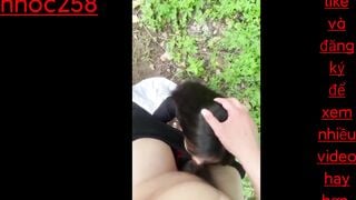 Cặp đôi đang đi hóng mát ở bờ sông nứng quá nên địt nhau luôn tại chỗ phần 1