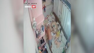 Hack Camera Cặp vợ chồng tranh thủ con ngủ vợ trèo lên cưỡi ngựa