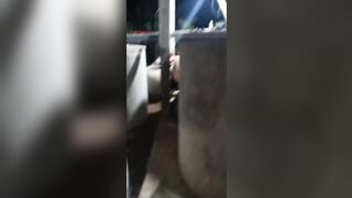 Quay lén Máy bay bà già tắm