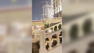 Đi biển khoe lỗ hậu, vừa đi vừa sợ bị hiếp