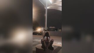 Gái xinh bị trói ngay lề đường với cái sex toy,may có chị gái giúp đỡ