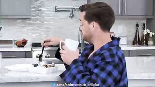 Làm tình để giữ chân bố dượng
