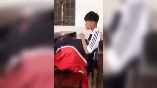 Học sinh THPT bú cu nhau trong lớp