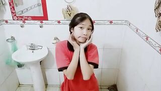 Nguyễn Thị Minh Tuyết 2ka10 Quay Lại Cảnh Mình Thủ Dâm Trong Nhà Tắm