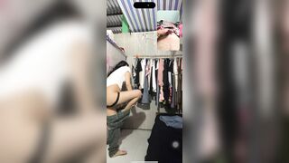 Em gái bạc liêu bị quay lén khi thay đồ