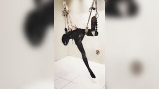 Gái xinh bị trói,sữa bắn tùm lum