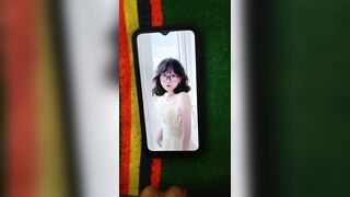 Bắn Tinh vào ảnh em gái xinh