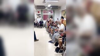 Em gái nứng Lồn, nhảy khiêu dâm trong viện dưỡng lão cho các cụ xem