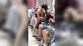 Em gái nứng Lồn, nhảy khiêu dâm trong viện dưỡng lão cho các cụ xem
