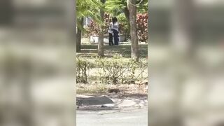 Các em học sinh public luôn nơi công cộng